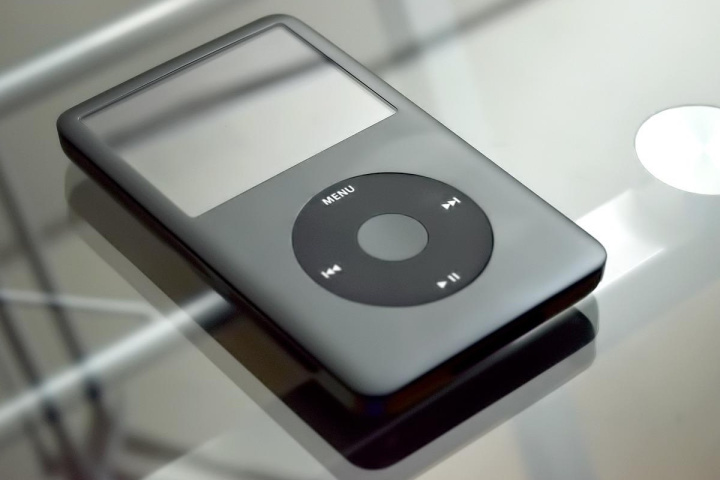 Halo effect in simple words | A reference example here is the iPod audio player.
